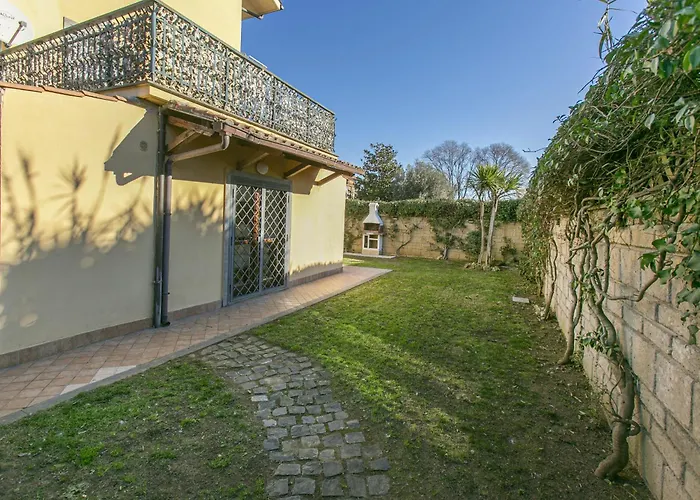 Casa Moderna Con Giardino דירה *