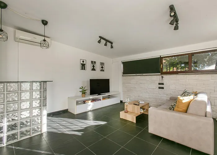 Casa Moderna Con Giardino רומא